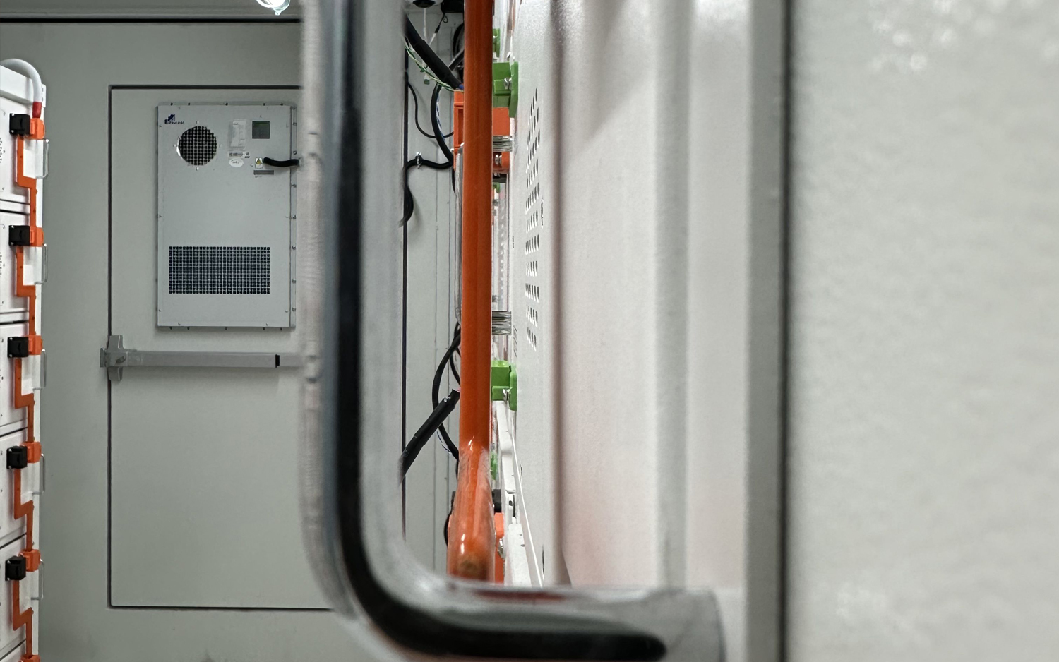 300kW–1020kWh Peak Shaving and Valley Filling Energy Storage System in Gaoyou, Jiangsu – 2 Charges  (图3)