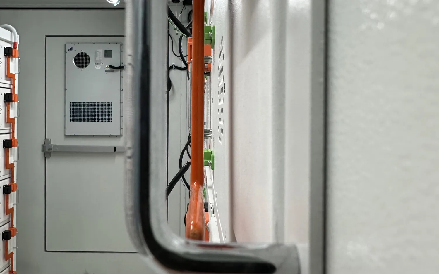 300kW–1020kWh Peak Shaving and Valley Filling Energy Storage System in Gaoyou, Jiangsu – 2 Charges  (图3)