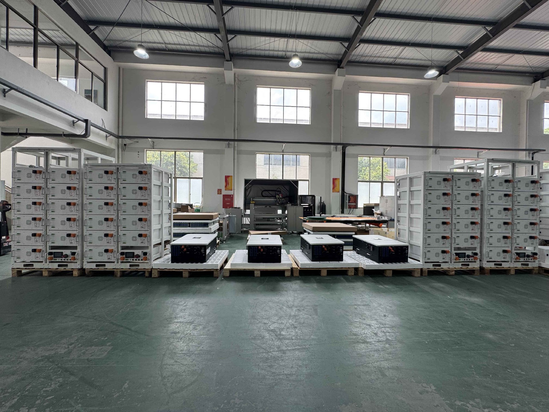 Deye 80kW Three-Phase High-Voltage Inverter – 4-Unit Parallel Solution(图1)