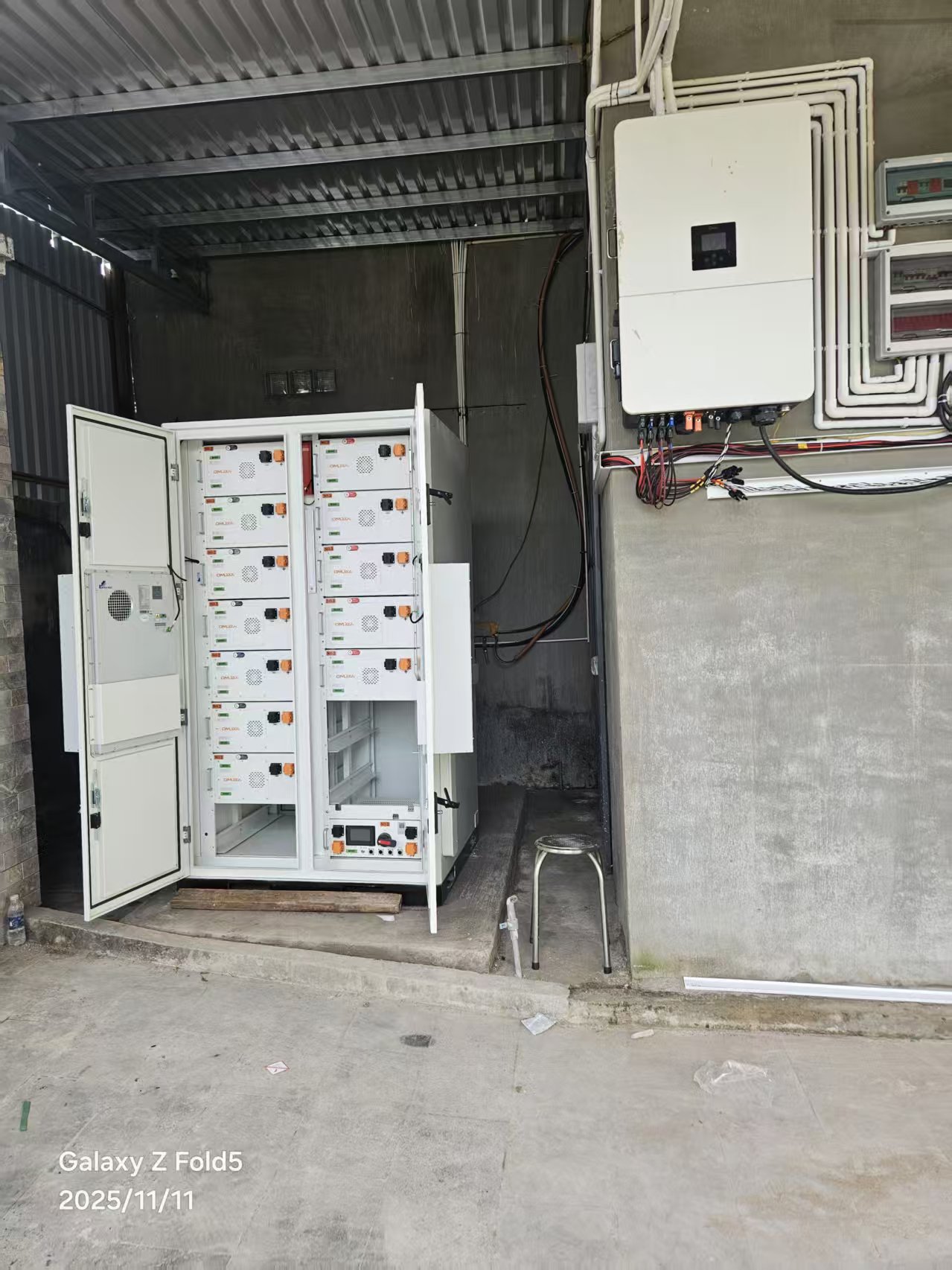 Vietnam 80kW–240kWh Energy Storage Cabinet Project(图2)